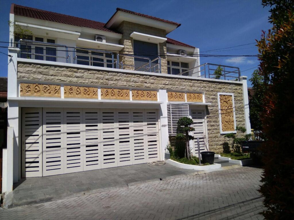 pintu garasi wina untuk tampilan rumah